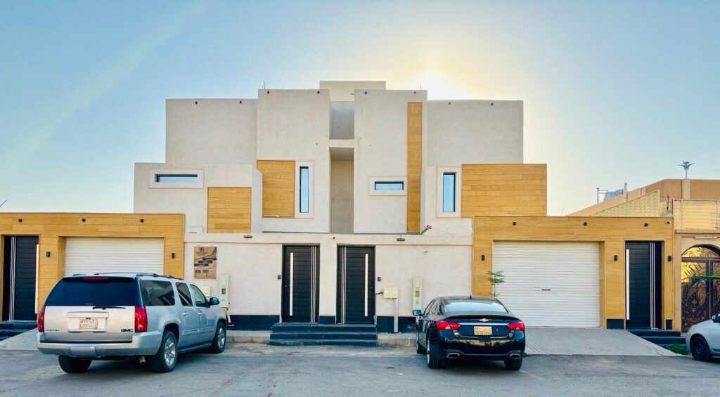 شموع تبوك للتطوير العقاري والمقاولات العامة نحن في شموع تبوك للتطوير العقاري والمقاولات العامة نؤمن بأن البناء ليس مجرد عملية تشييد، بل هو فن يعكس الرؤية والطموح. بخبرة تمتد لسنوات في قطاع التطوير العقاري والمقاولات، نقدم حلولاً متكاملة ومبتكرة تلبي تطلعات عملائنا في جميع أنحاء المملكة. نسعى لنكون الخيار الأول لكل من يبحث عن الجودة، الالتزام، والتميز.