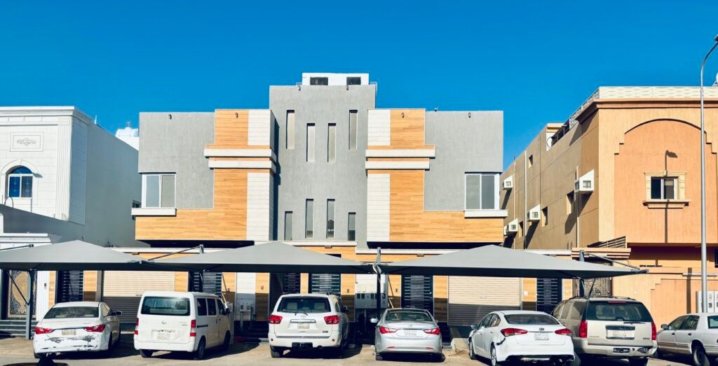 شموع تبوك للتطوير العقاري والمقاولات العامة نحن في شموع تبوك للتطوير العقاري والمقاولات العامة نؤمن بأن البناء ليس مجرد عملية تشييد، بل هو فن يعكس الرؤية والطموح. بخبرة تمتد لسنوات في قطاع التطوير العقاري والمقاولات، نقدم حلولاً متكاملة ومبتكرة تلبي تطلعات عملائنا في جميع أنحاء المملكة. نسعى لنكون الخيار الأول لكل من يبحث عن الجودة، الالتزام، والتميز.