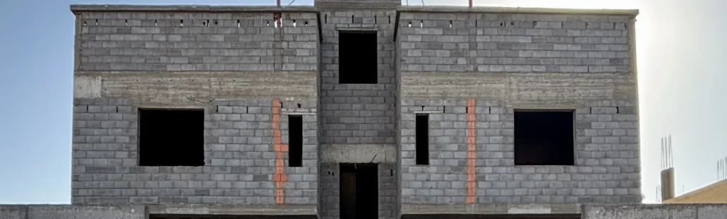 واجهة فيلا بإضاءة ليلية – تشطيب نهائي في تبوك واجهة فيلا في تبوك بإضاءة ليلية بعد التشطيب