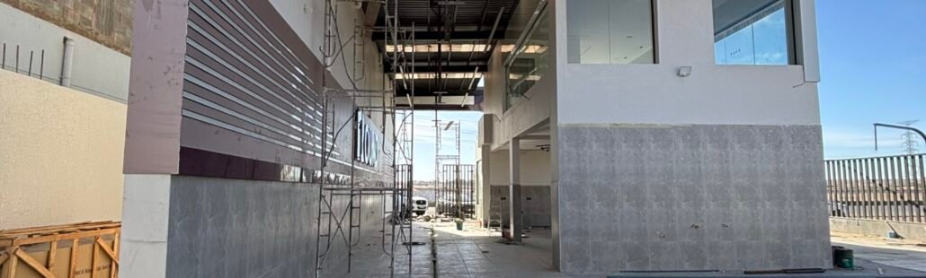 : العزل المائي والحراري في تبوك لحماية الأسطح من الشمس والأمطار.