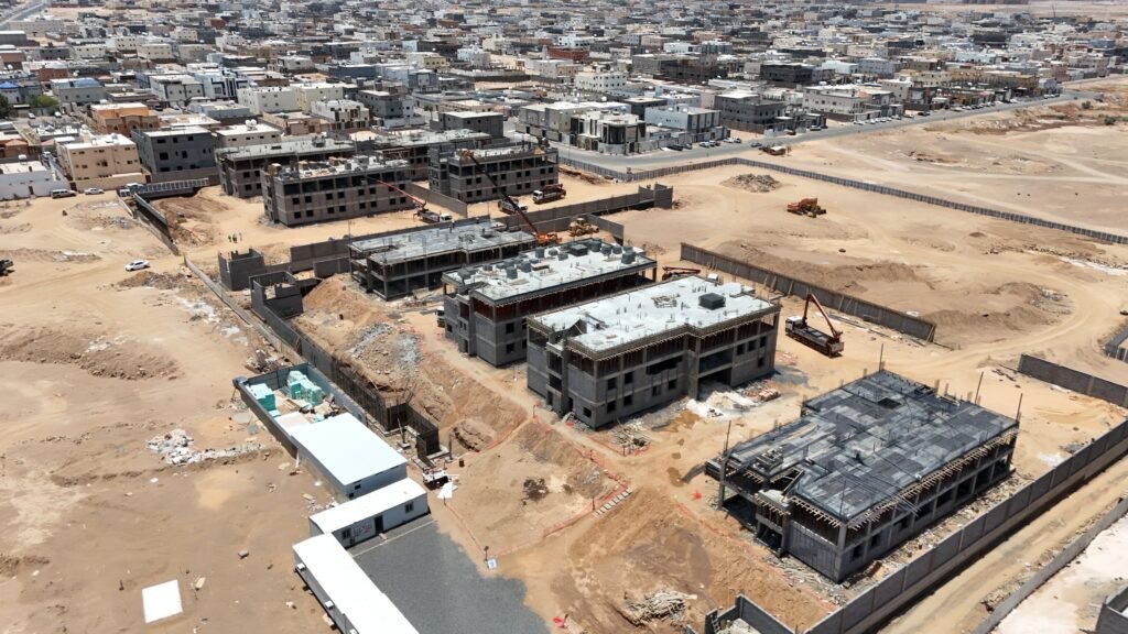 تنفيذ مدارس الصفا بتبوك – تقدم أعمال الهيكل – شركة مقاولات بتبوك