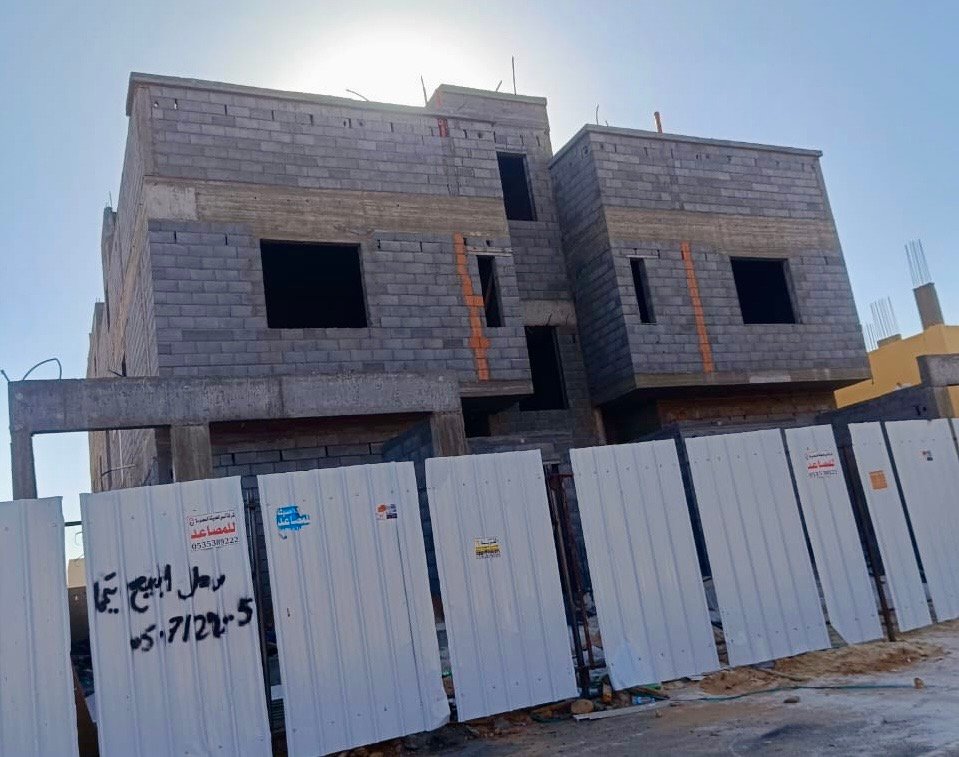 متابعة المبنى من الإنشاء إلى الصيانة مبنى في مرحلة الإنشاء قبل التشطيب النهائي ضمن مراحل المتابعة والصيانة الوقائية