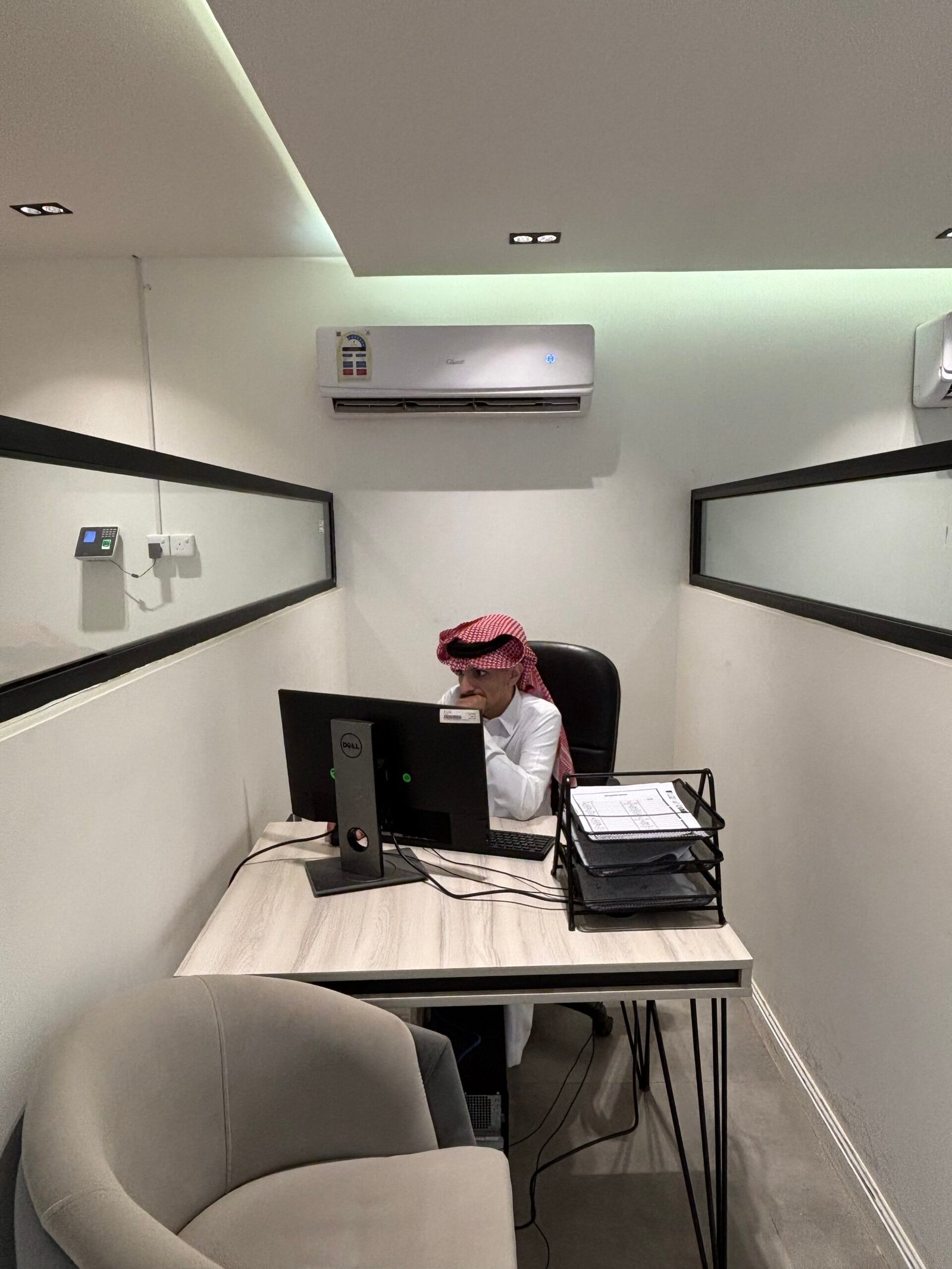 الإشراف الهندسي في تبوك داخل مكتب فني لمتابعة المشاريع وجودة التنفيذ والتقارير